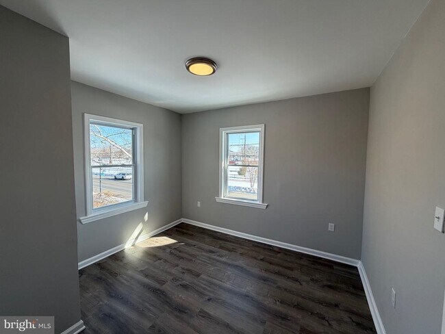 Foto del edificio - 317 W Broad St