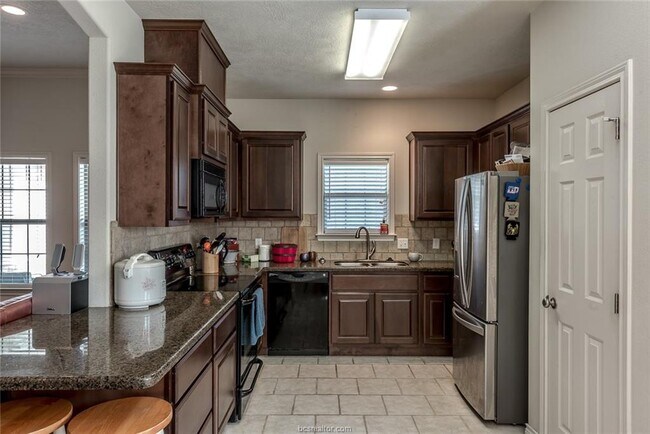 Building Photo - 1582 Woodbine Ct