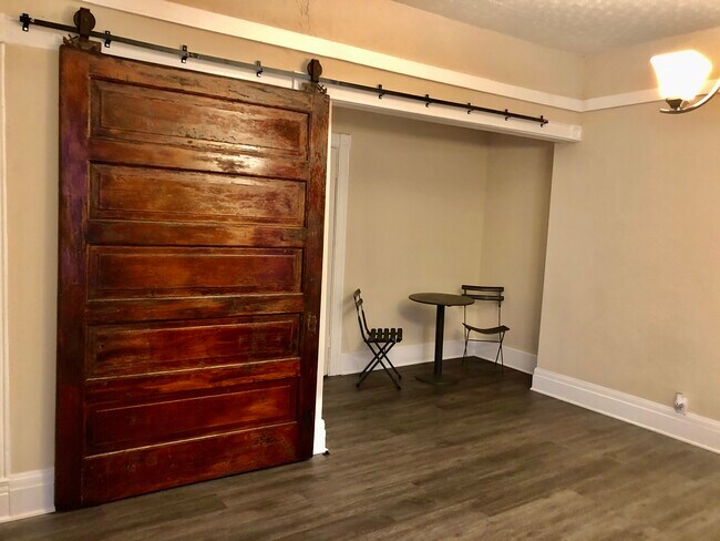 Foto del edificio - 316 W 4th St