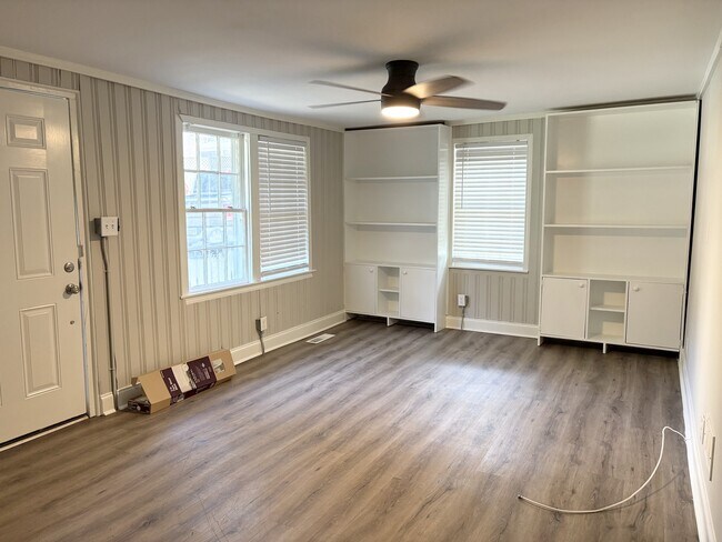 Foto del edificio - 5715 Harding Dr