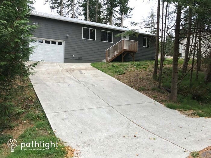 Primary Photo - 1600 Lake Dr, Camano Island, WA, 98282