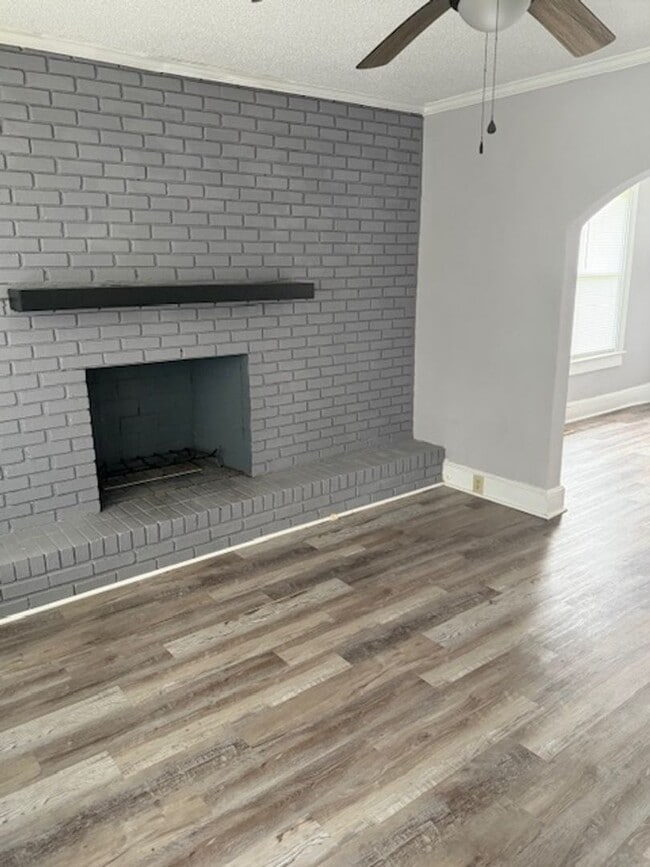 Building Photo - 2 Bedroom, 1 Bath House (AVAILABLE NOW)