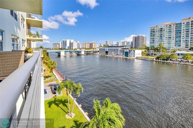 Foto del edificio - 2900 NE 30th St