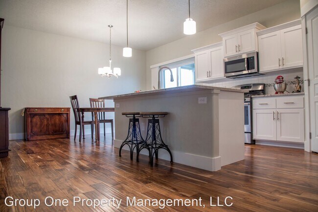 Building Photo - 3 br, 2.5 bath House - 5959 W. Beaufort St.