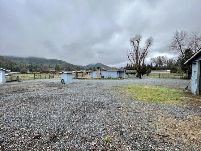 Building Photo - 255 Foots Creek Rd