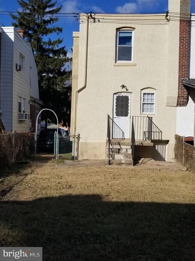 Building Photo - 706 Pusey Ave