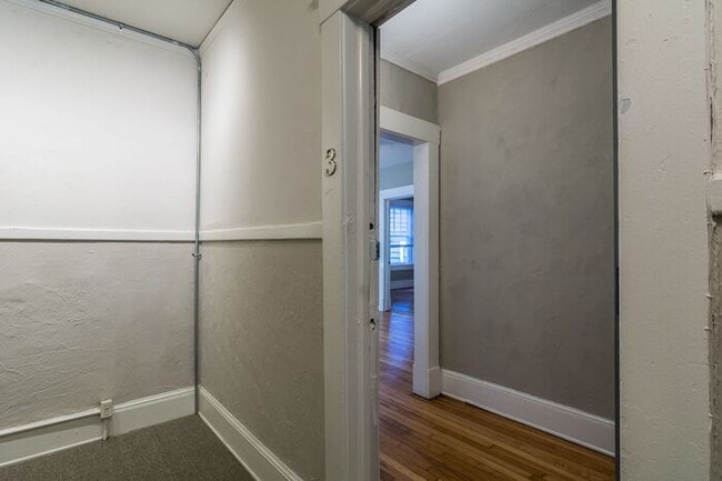 Building Photo - One Bedroom in Historic & Hot Inman Park
