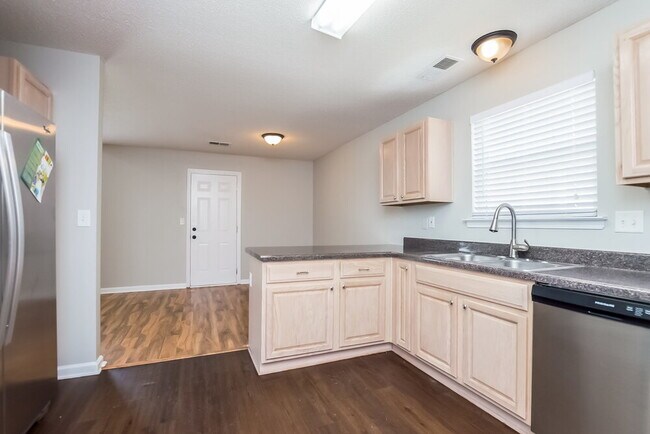 Foto del edificio - 7335 Red Maple Dr