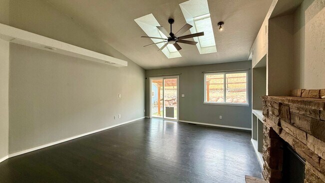 Foto del edificio - Move in ready home on Hollandale