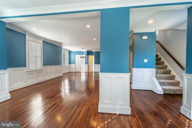 Building Photo - 1802 Summit Ave