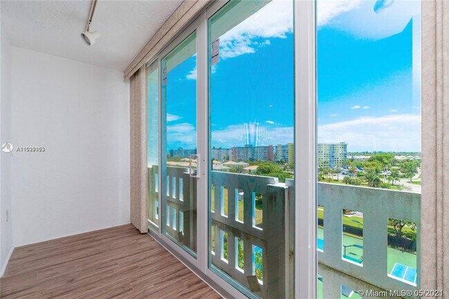 Foto del edificio - 919 Hillcrest Dr