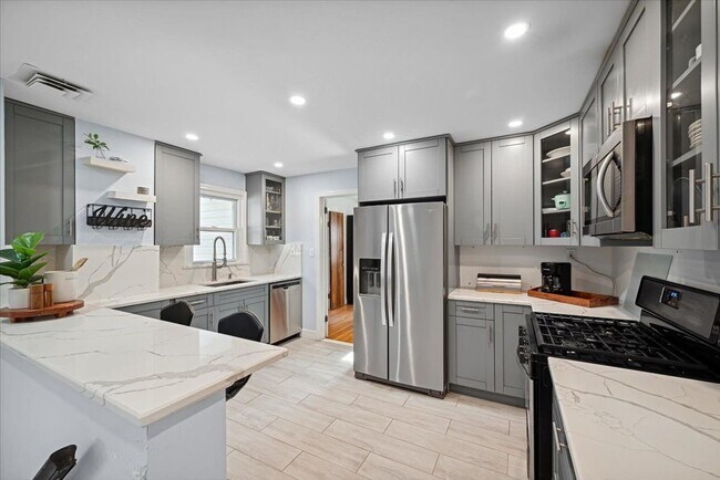 Foto del edificio - 16 Hickory Rd