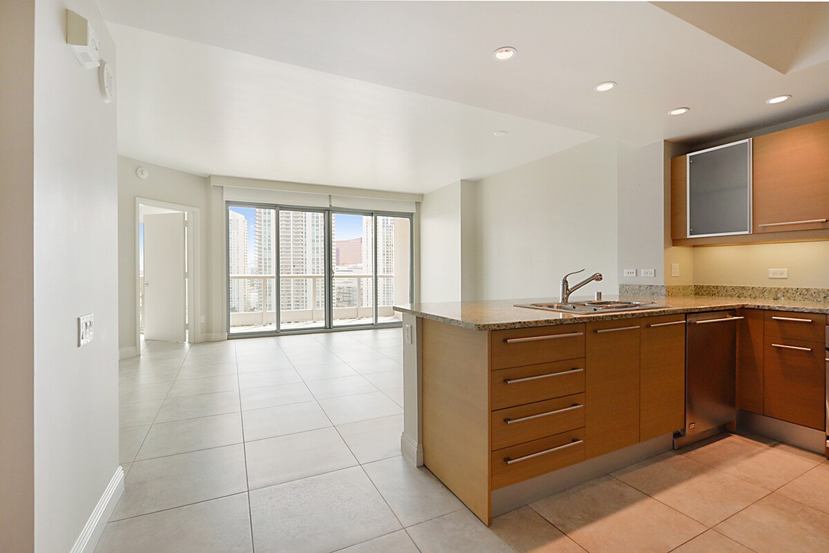 Foto principal - Turnberry Towers 2105W-Stunning City Views...