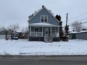 Building Photo - 2925 Seneca Ave