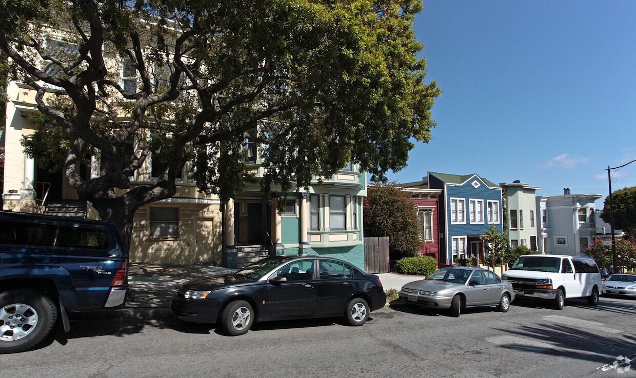 Building Photo - 833 Dolores St