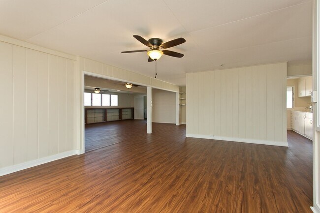 Foto del edificio - 4 BD 2 BA w/ Large Driveway & Yard