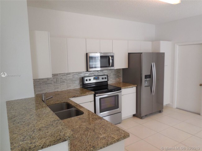 Building Photo - 2090 Madeira Dr