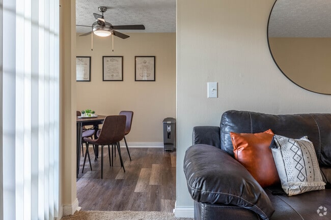 Willow - Elms Apartment's