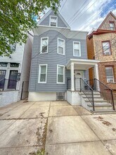 Building Photo - 221 Jane St