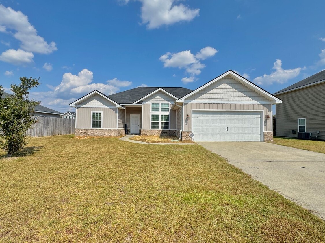 Primary Photo - MOVE-IN READY! (Pet Friendly)