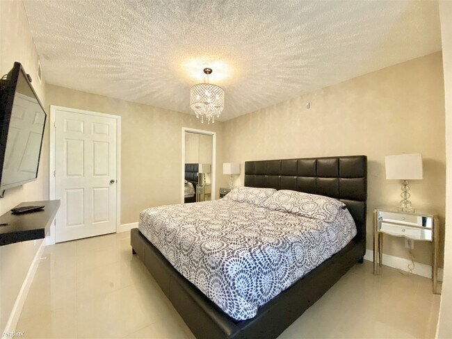Foto del edificio - 2 br, 2 bath Condo - 11520 Westwood Blvd # 12