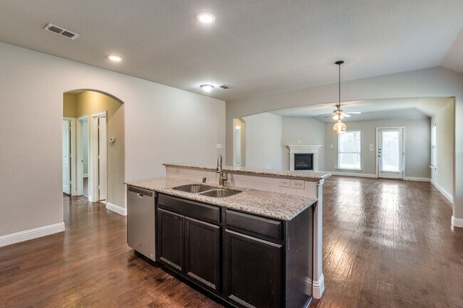 Building Photo - Little Elm Home for Lease - 3br/2ba + Office!