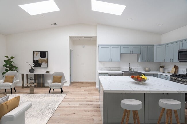 Foto del edificio - 4842 College Ave