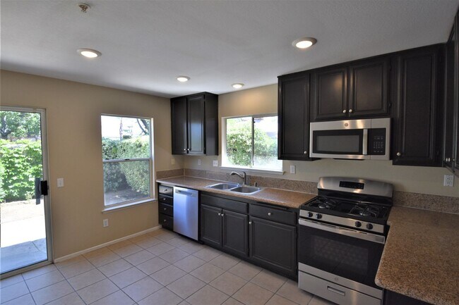 Foto del edificio - 220 Fox Mills Ln