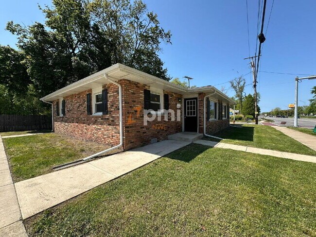 Building Photo - 3010-3012 Willowcreek Rd