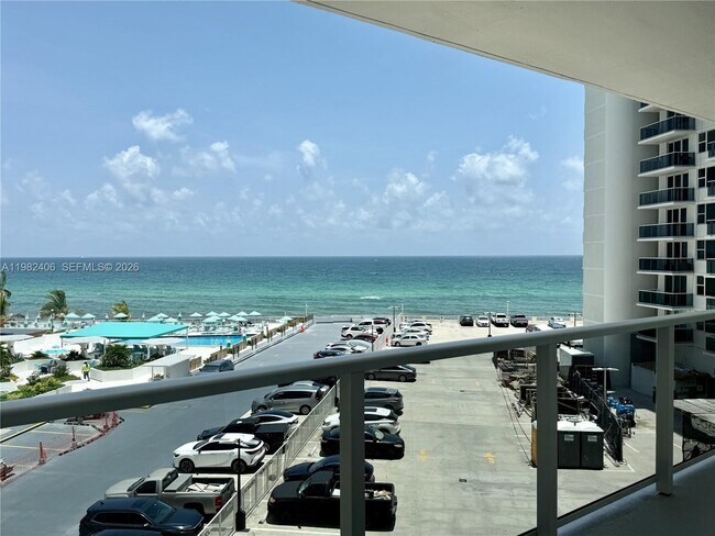 Foto del edificio - 3180 S Ocean Dr