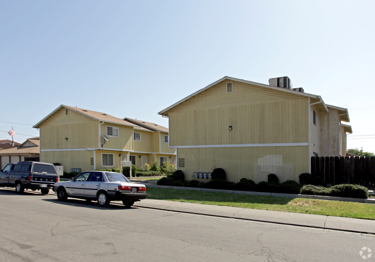 Primary Photo - Pinto Townhomes