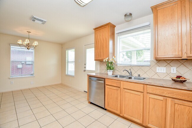 Foto del edificio - 1905 Creek Run Dr