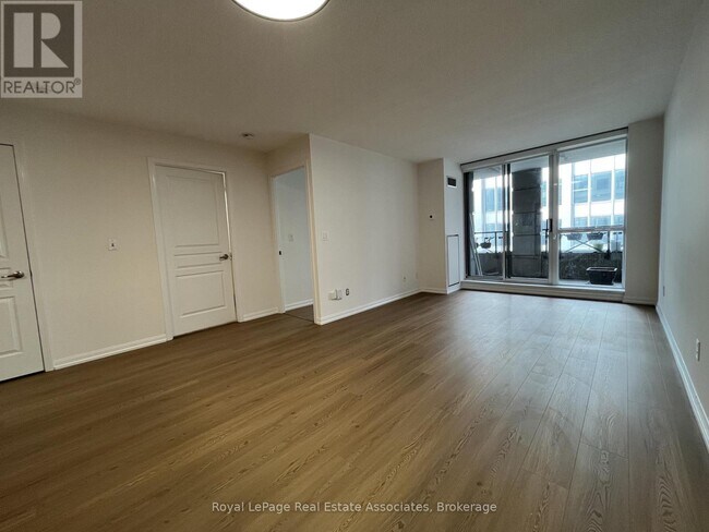 Photo du bâtiment - 140 Simcoe St