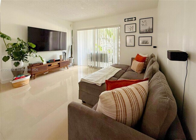 Foto del edificio - 530 S Park Rd