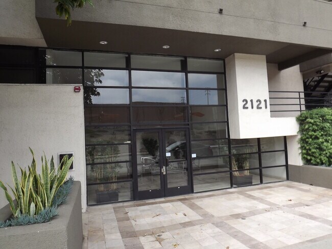Building Photo - $3850 / 3br - Condo 3 beds 2 baths (West LA)