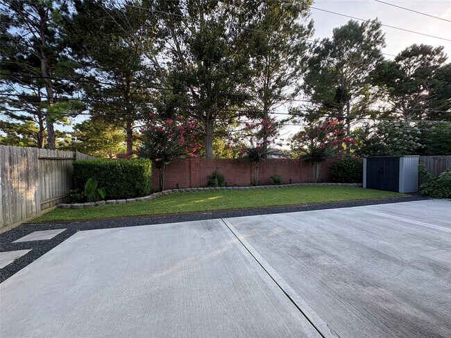 Foto del edificio - 5122 Forest Sage Ln