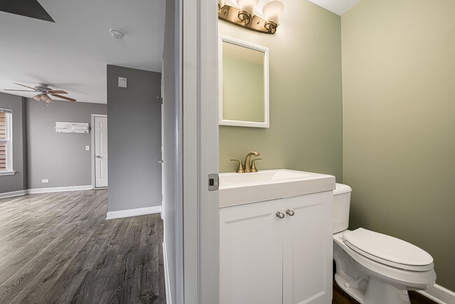 Building Photo - 805 Village Cir