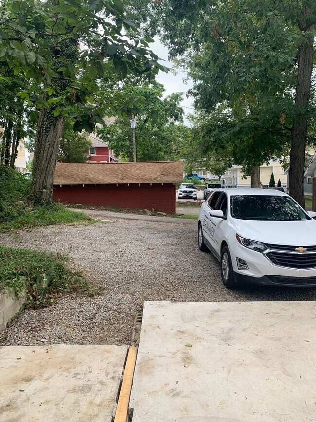 Foto del edificio - 5 Bed 2 Bath House just south of campus **...