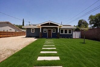 Building Photo - 4805 Charlotte Way