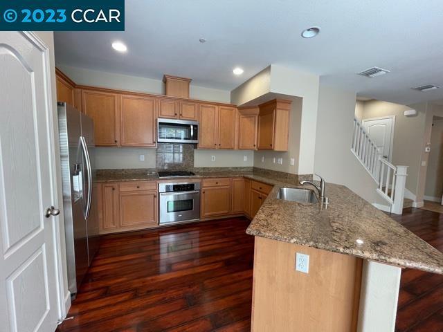 Building Photo - 233 El Paseo Cir