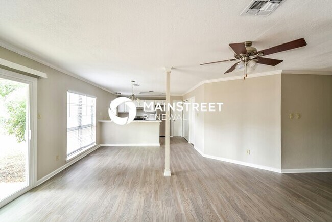 Building Photo - 3 Bedroom Pet-Friendly Home in San Antonio, TX with Main Street Renewal