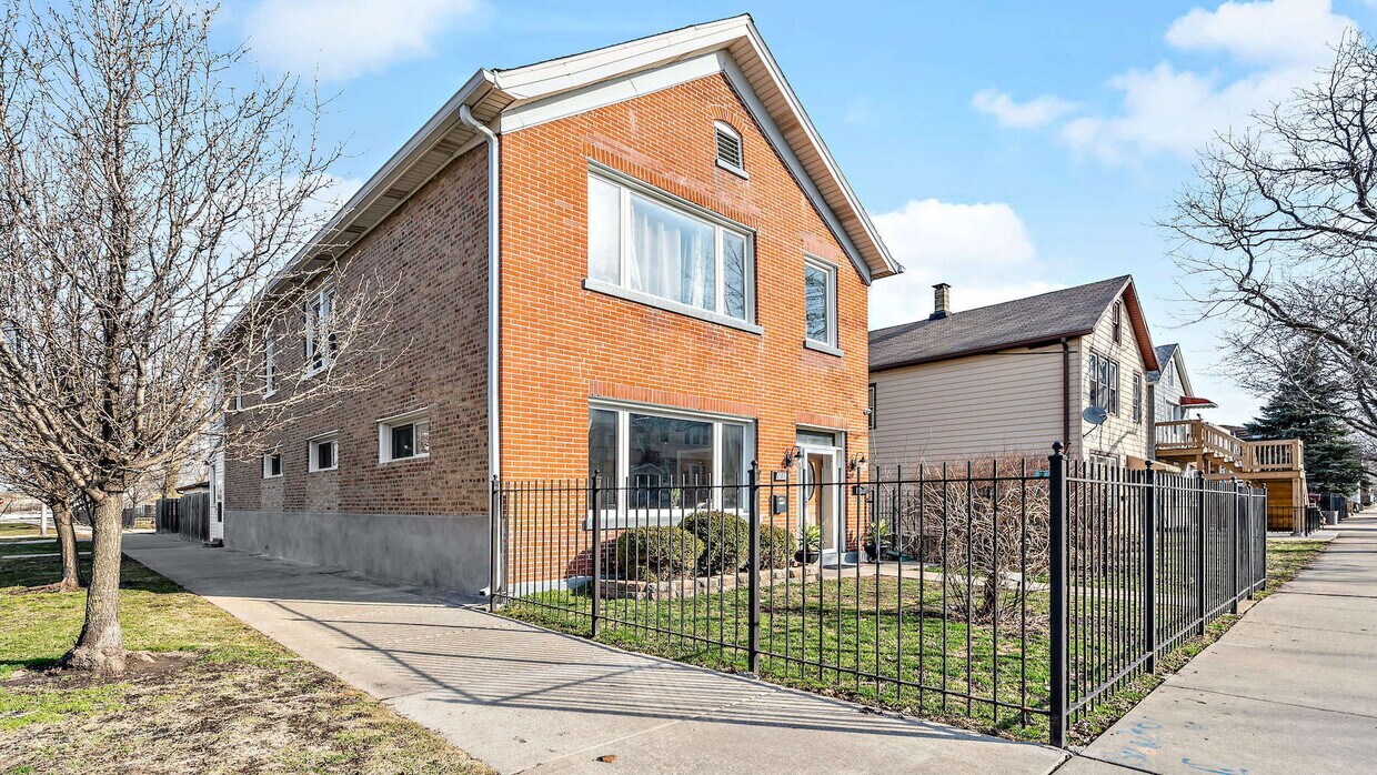 Primary Photo - 2838 S Hillock Ave