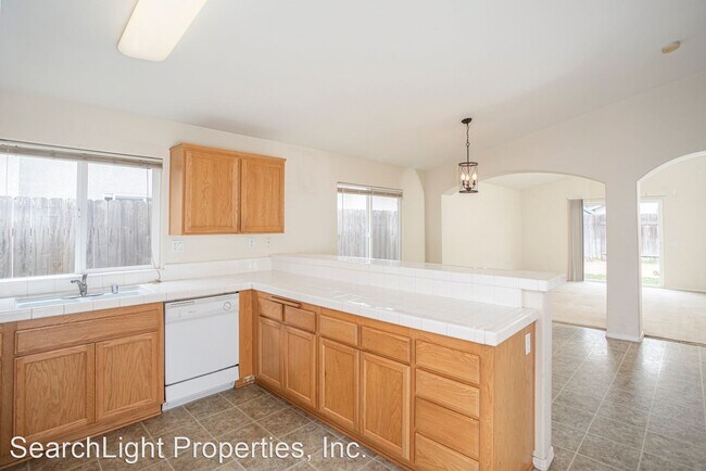 Building Photo - 4 br, 2 bath House - 2221 Riverton Dr.