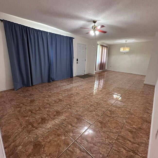 Building Photo - 1111 NE 204th Ter