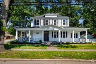 Building Photo - 708 N Cedar St