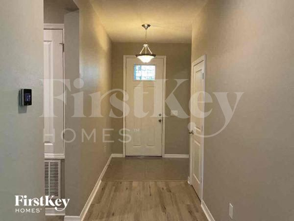 Building Photo - 14291 Seranoa Dr