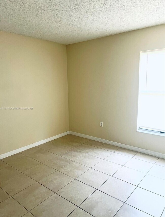 Foto del edificio - 807 Mountbatten Ln