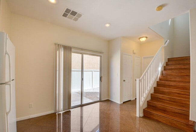 Foto del edificio - Beautiful two bedroom in great location