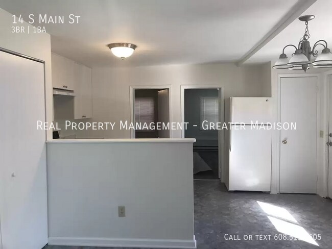 Building Photo - Large main level flat with off street park...
