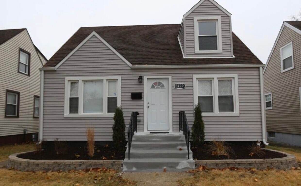Photo - 3728 W 86th St (Chicago, IL)